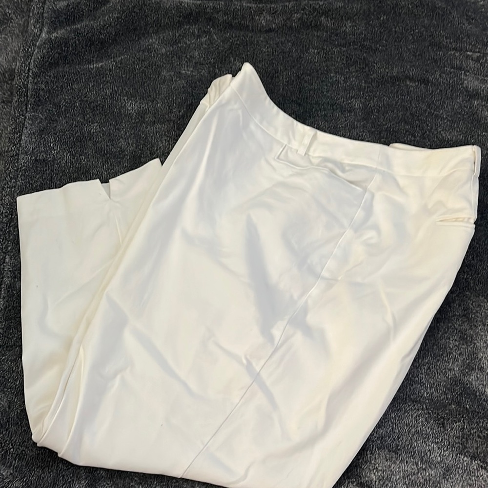 Lane Bryant size 22 plus size white capri length pants .